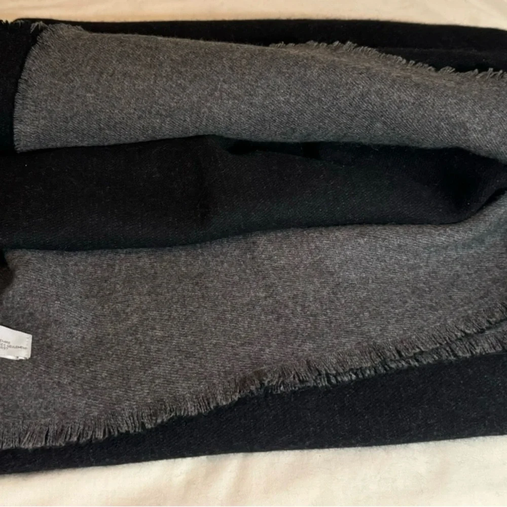 RH 100%CASHMERE Elegant TWO-SIDED Throw/Blanket Black & Gray, size 80“x96“, NWT